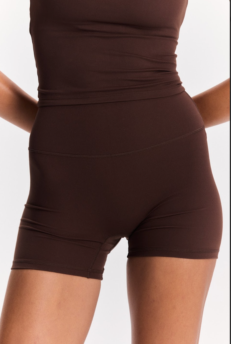 VERA SHORTS - CHOCOLATE